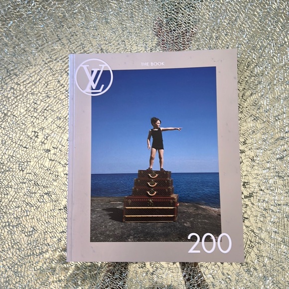 Louis Vuitton the book 200-Full color table top Louis Vuitton history 📖 book - Picture 3 of 14